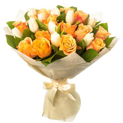 Букет из роз и тюльпанов «Персиковая нежность»