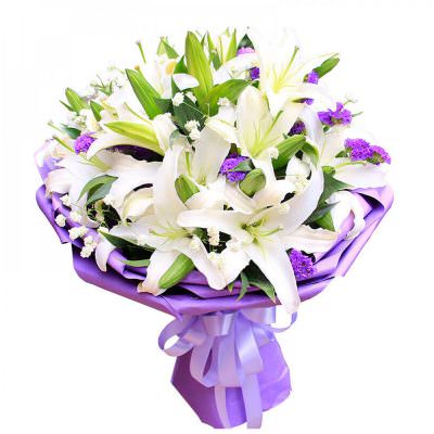 Букет из лилий и гимпофил «Нежные грёзы»